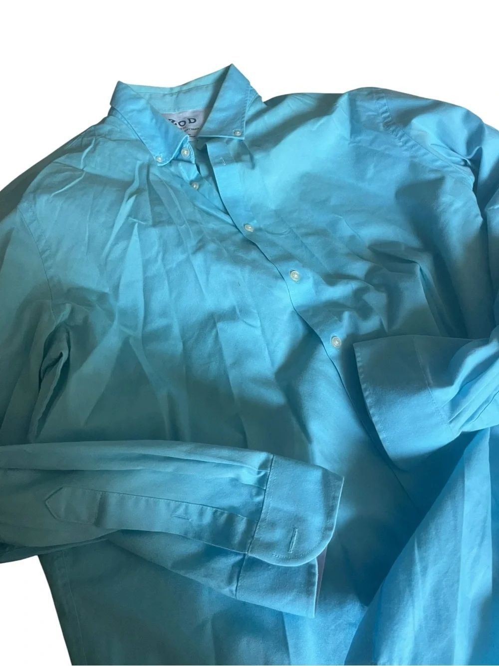 Izod long sleeved  wrinkle free Light Blue Button-Down Shirt size 17.5 34/35